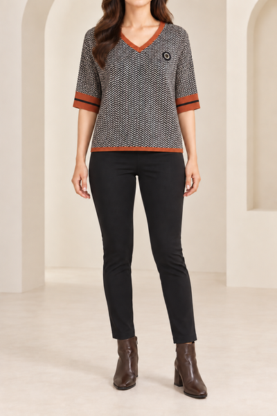 Knitted T-shirt with V-neck and pattern