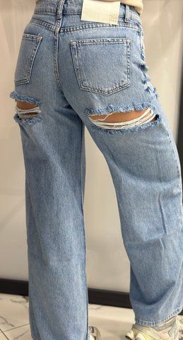 Stylish light denim jeans with accented rips