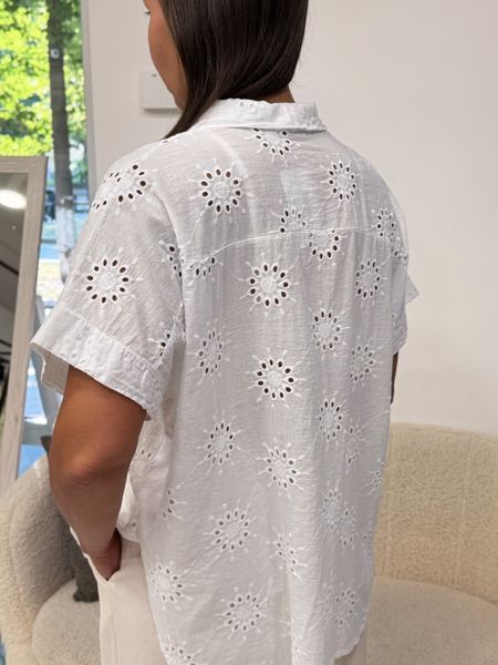 Short-sleeved shirt made of brocade
