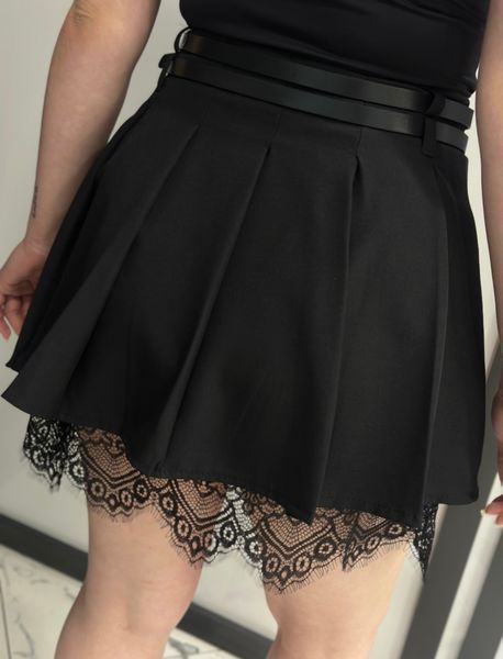 Black pleated skirt