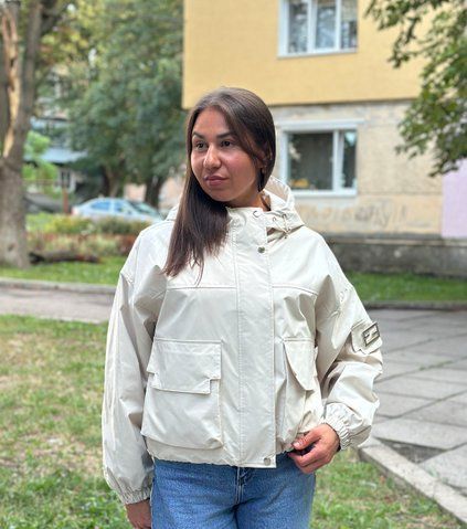 Autumn-spring jacket in a light color
